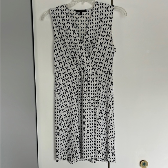 Banana Republic Dresses & Skirts - Banana Republic Blue and White Sleeveless Patterned Dress